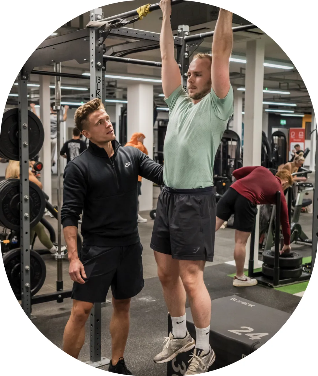 Client lifting dumbels